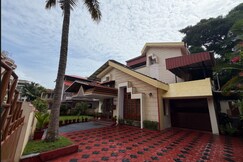 URBAN VIBES SERVICE STAY - HATHILL., Mangalore