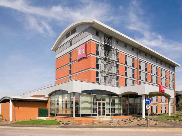 ibis London Elstree Borehamwood - Tap to explore photos