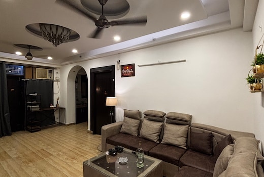 Urban Oasis - Stay Near Expo Mart