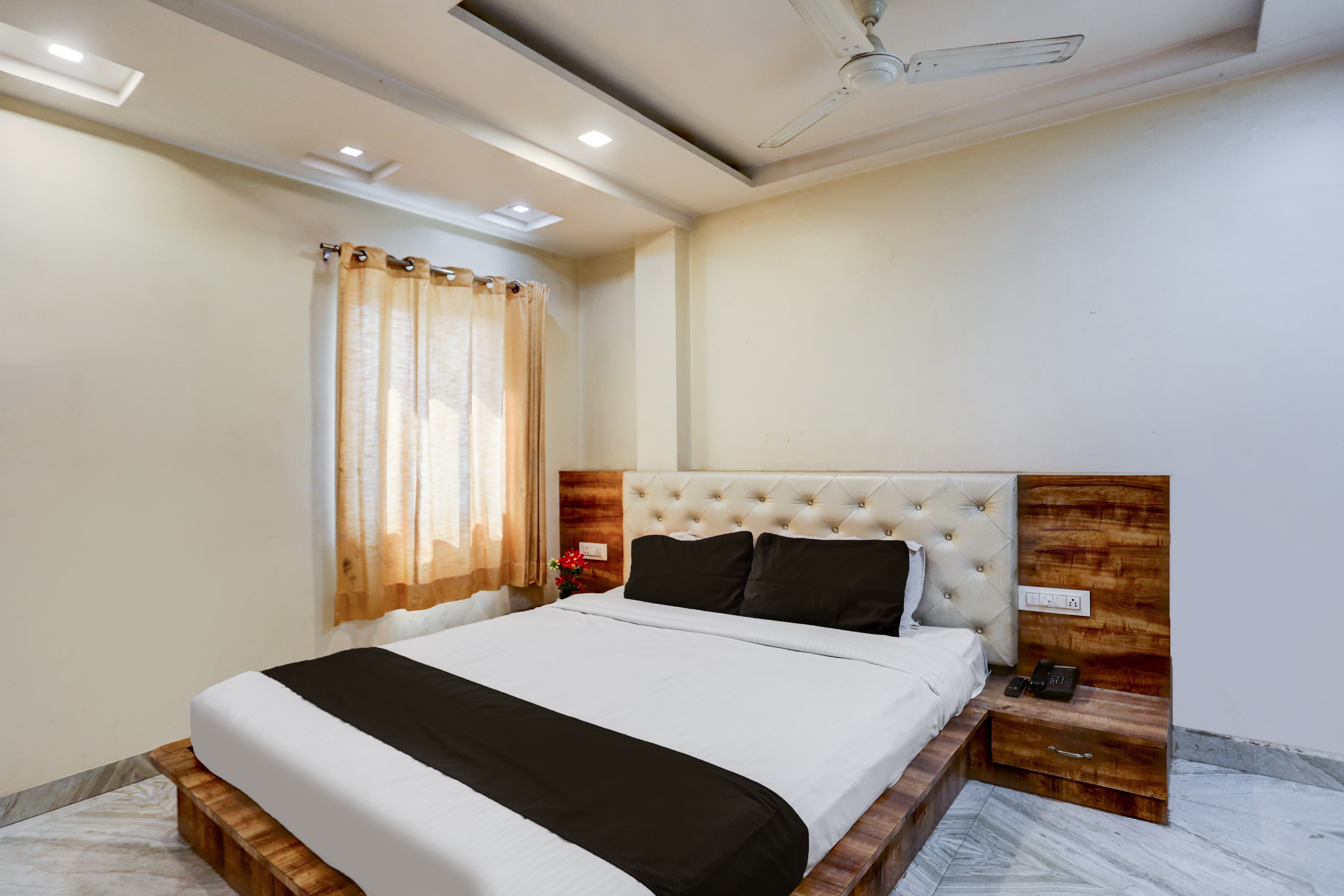 SPOT ON Sai P Guest House - Tap to explore photos