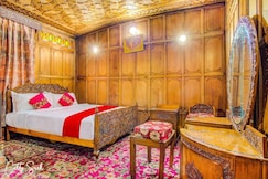 Houseboat CuttySark, Srinagar