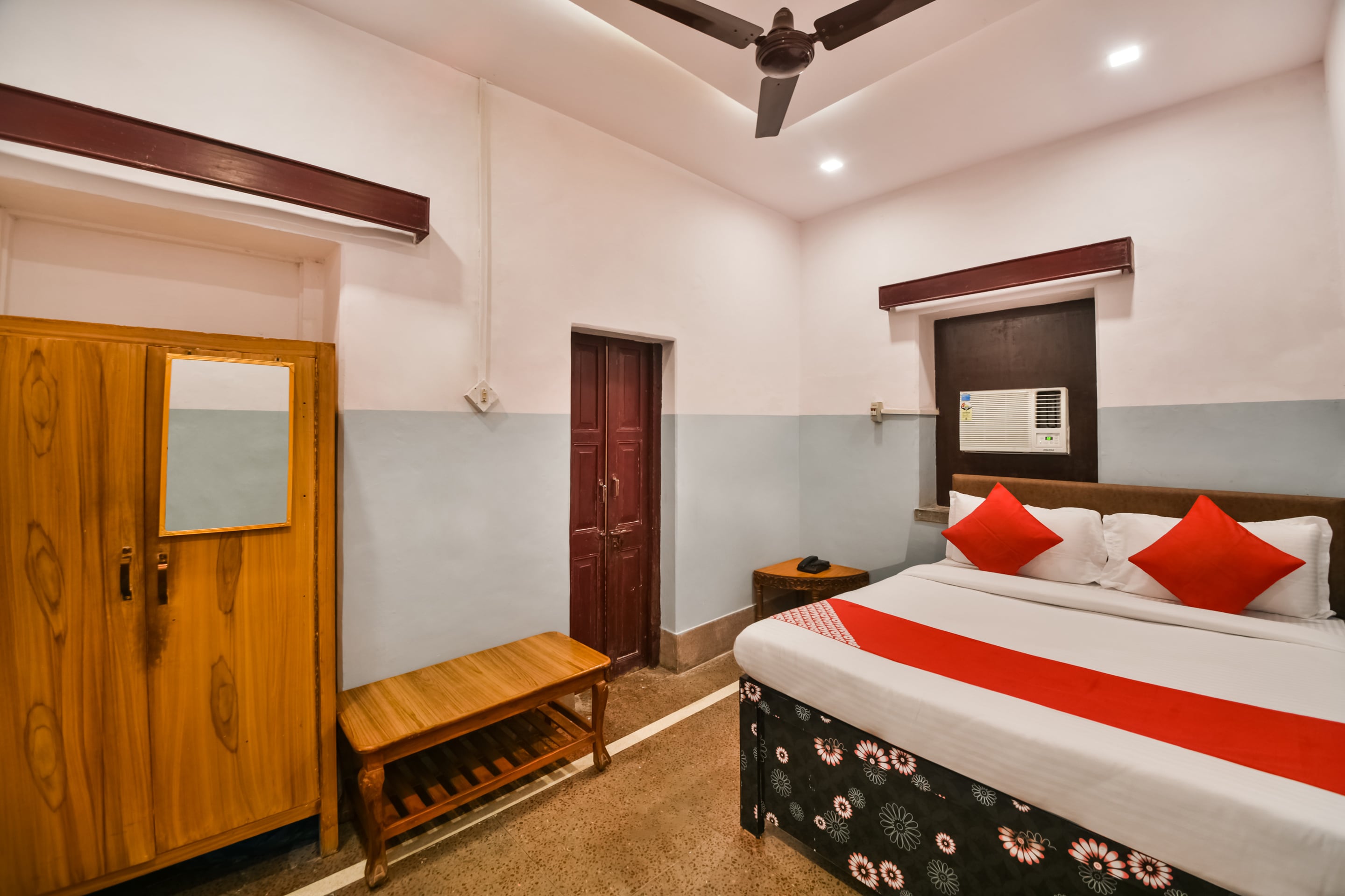 Hotel O Raj Kesar - Tap to explore photos