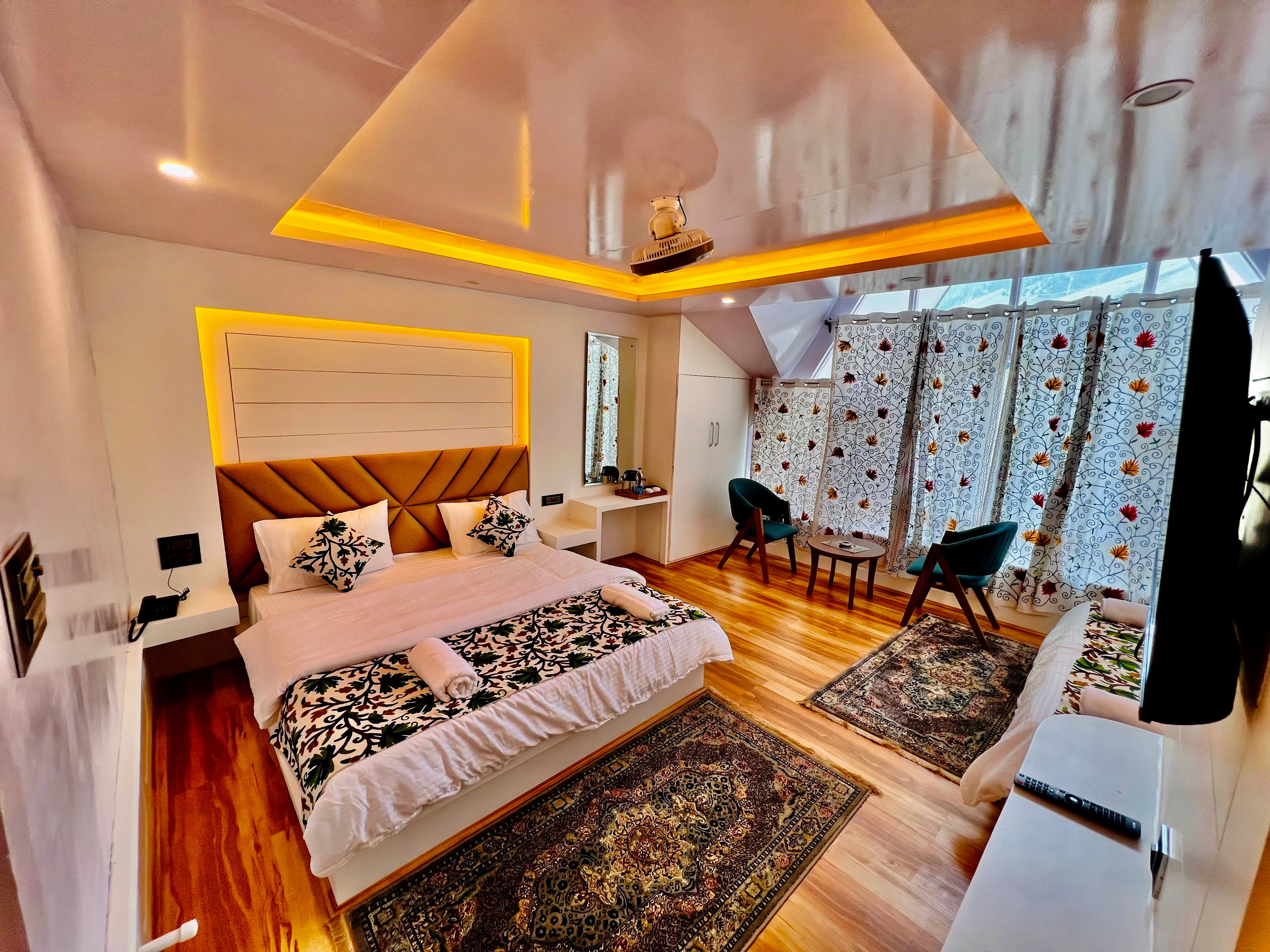 Hotel Sonamarg Villa - Tap to explore photos