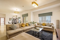 ELIVAAS Curated Stunning 1BR with Palm and Sea Views, دبى