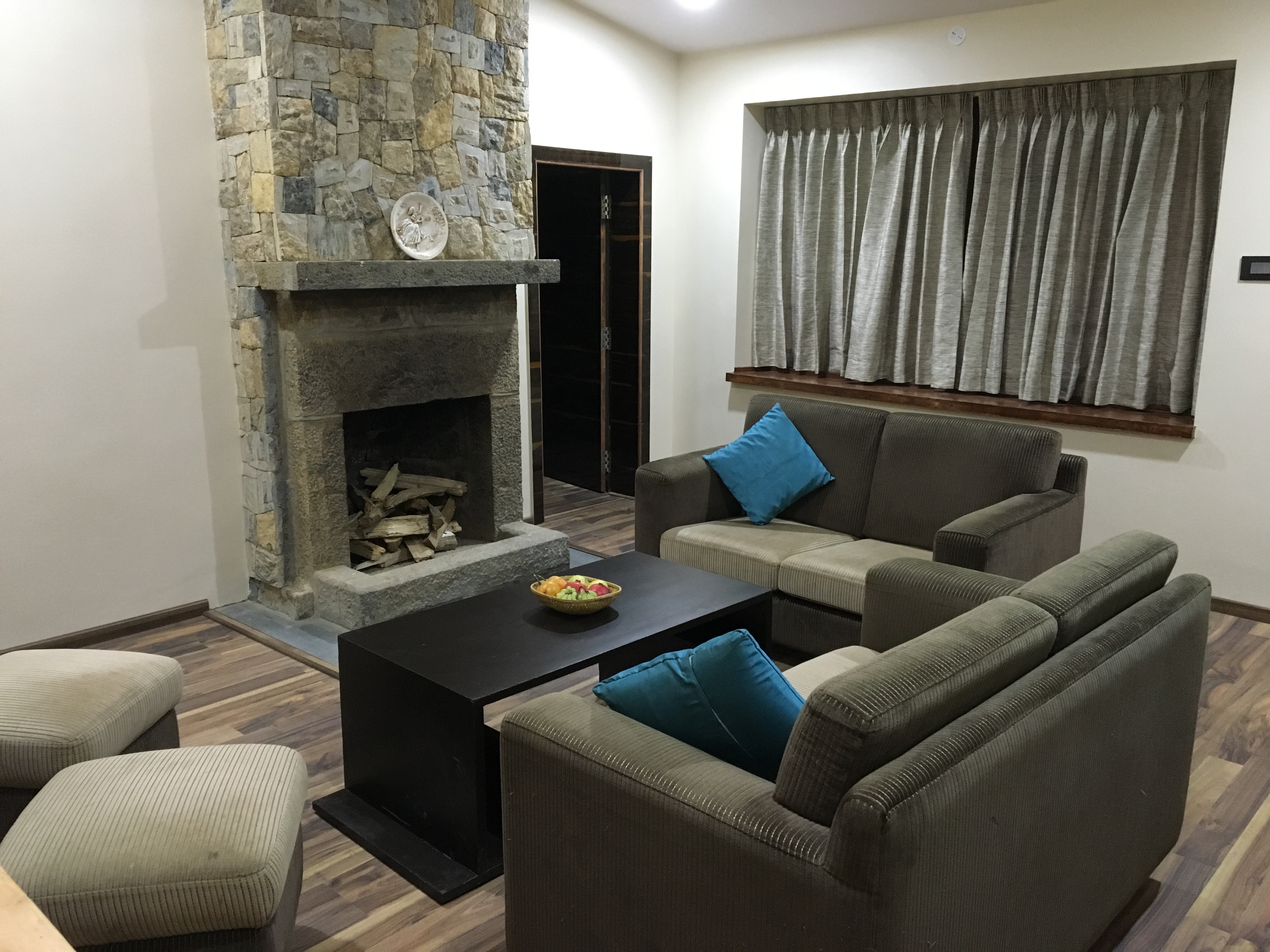 Misty Cove 2BHK Cottage - Tap to explore photos