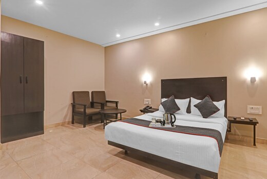 Super Townhouse Amaraa Hotel Near Phoenix Palassio