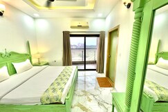 Elegant 4BHK Sea View w Pool Panjim, Goa