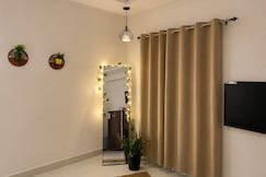 Golden Hours Cozy Retreat in Tapovan, Rishikesh