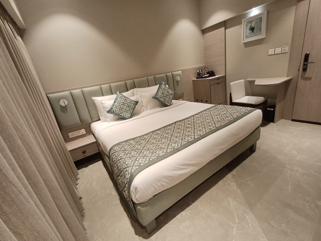 PREMIUM ROOM 1