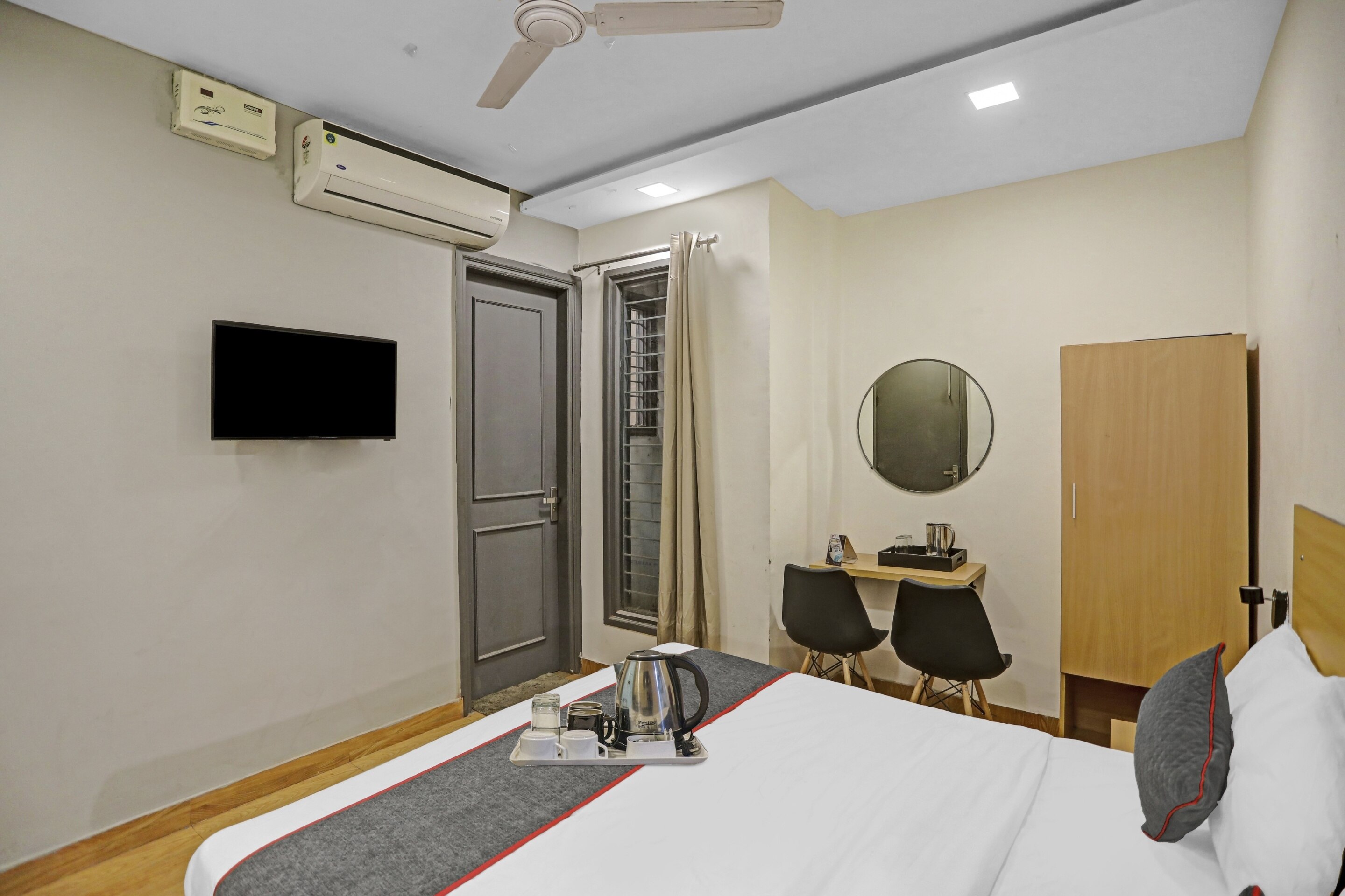 Hotel Raaso Inn Rohini - Tap to explore photos
