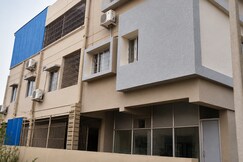 SP stays Mahindra Nagar, Chennai