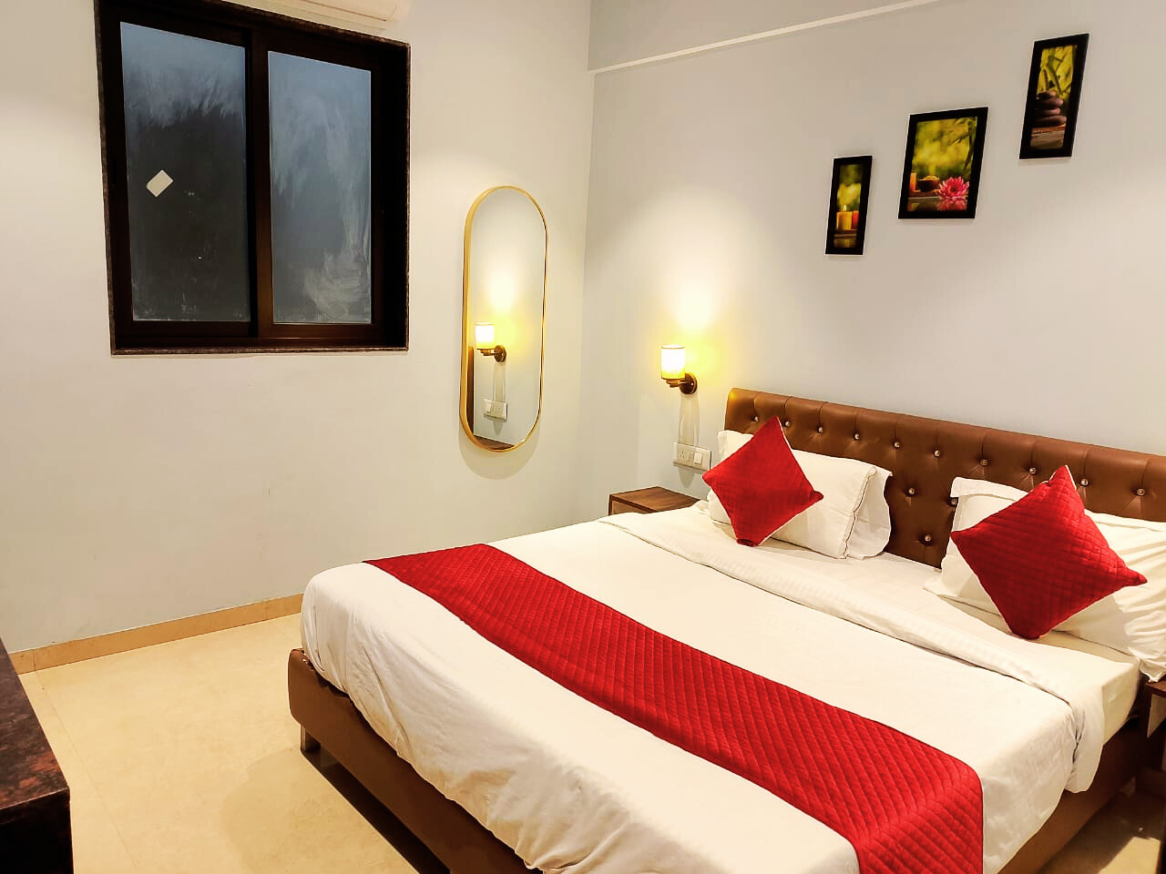 Deluxe AC Room without Balcony 1