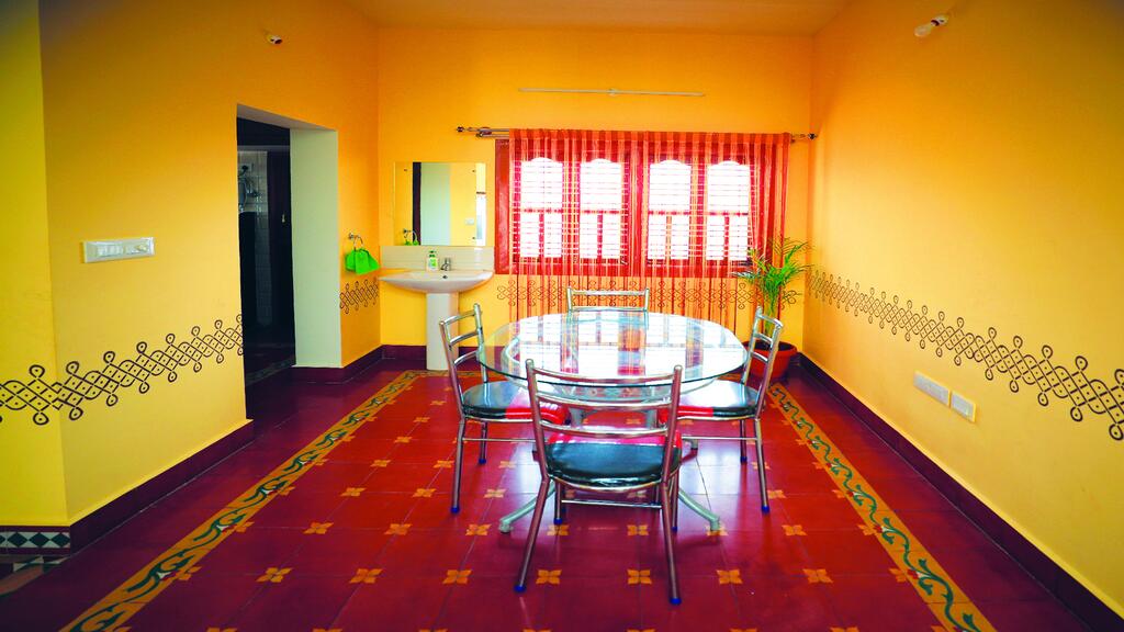 Benyan Breeze Homestay - Tap to explore photos
