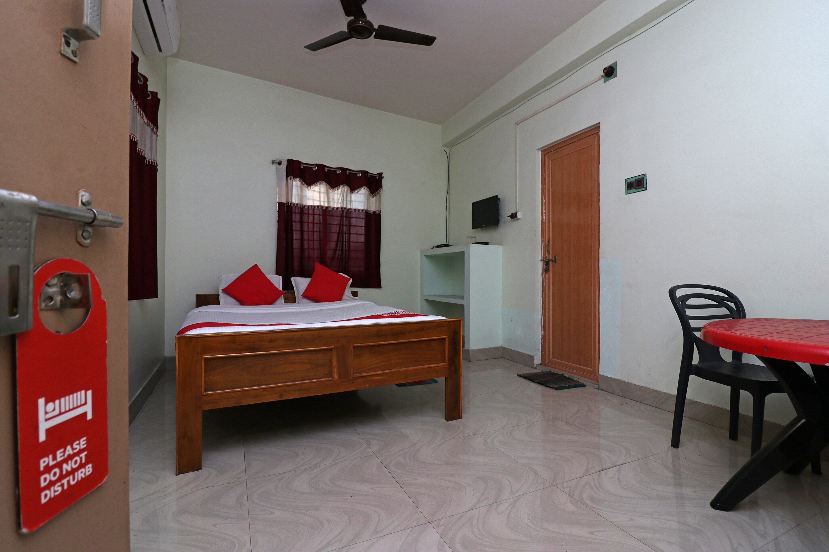 Super Hotel O Nandi Inn - Tap to explore photos