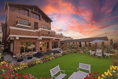 Hotel Hyde Park Inn (River Walk), Srinagar