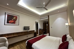 The Heera Park Hotel, Gadarwara