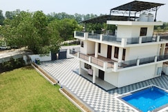 CasaBianca ll Private Luxury Oasis with Pool Lawn, Gurgaon