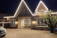 Asees Cottage- Entire 5BHK Cottage by The Gardenia7, Srinagar