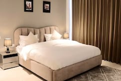 17th Floor 1BHK Scenic Views Pool Balcony, Gurgaon