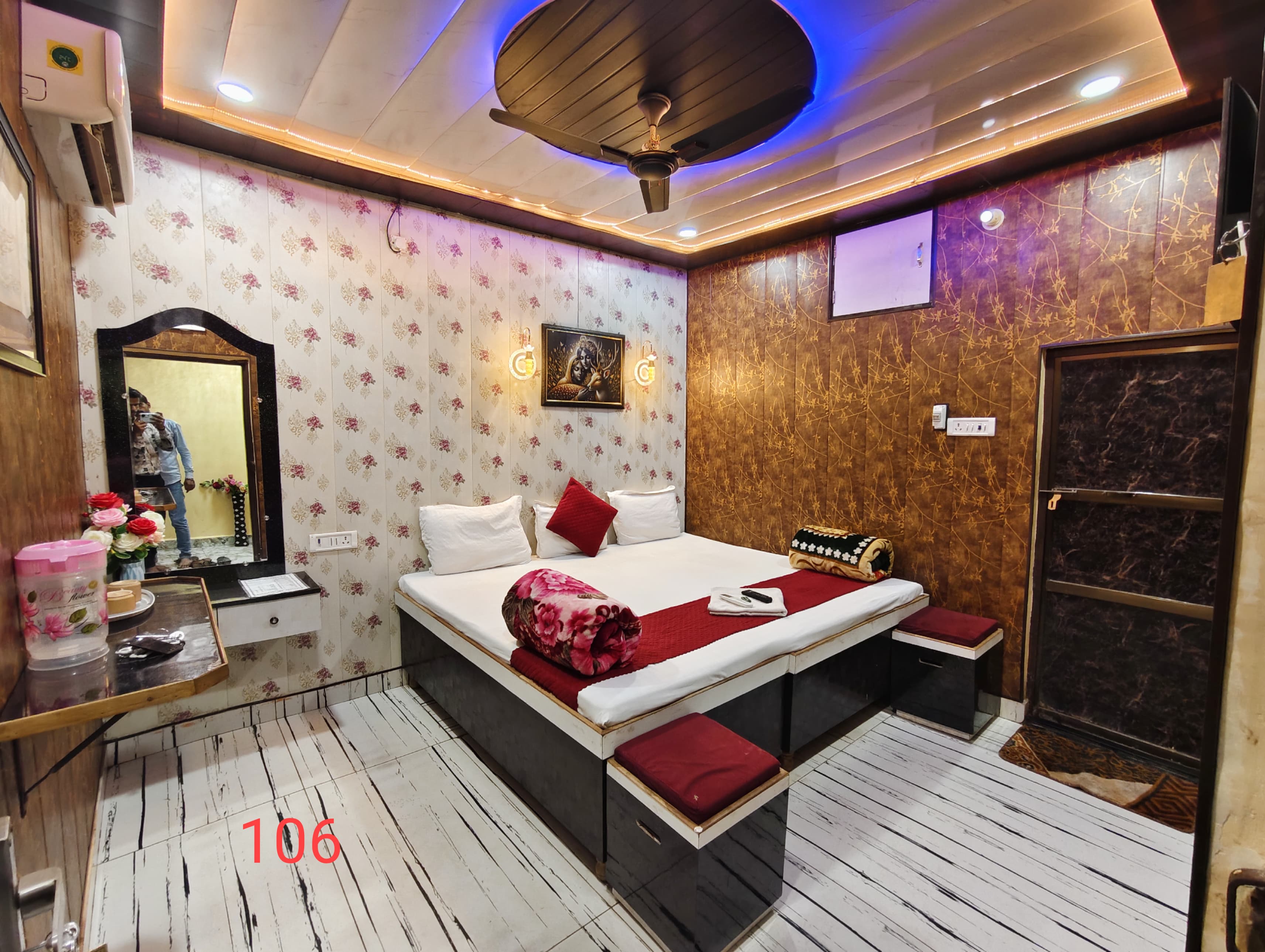 VARANASI DREAM GUESTHOUSE - Tap to explore photos
