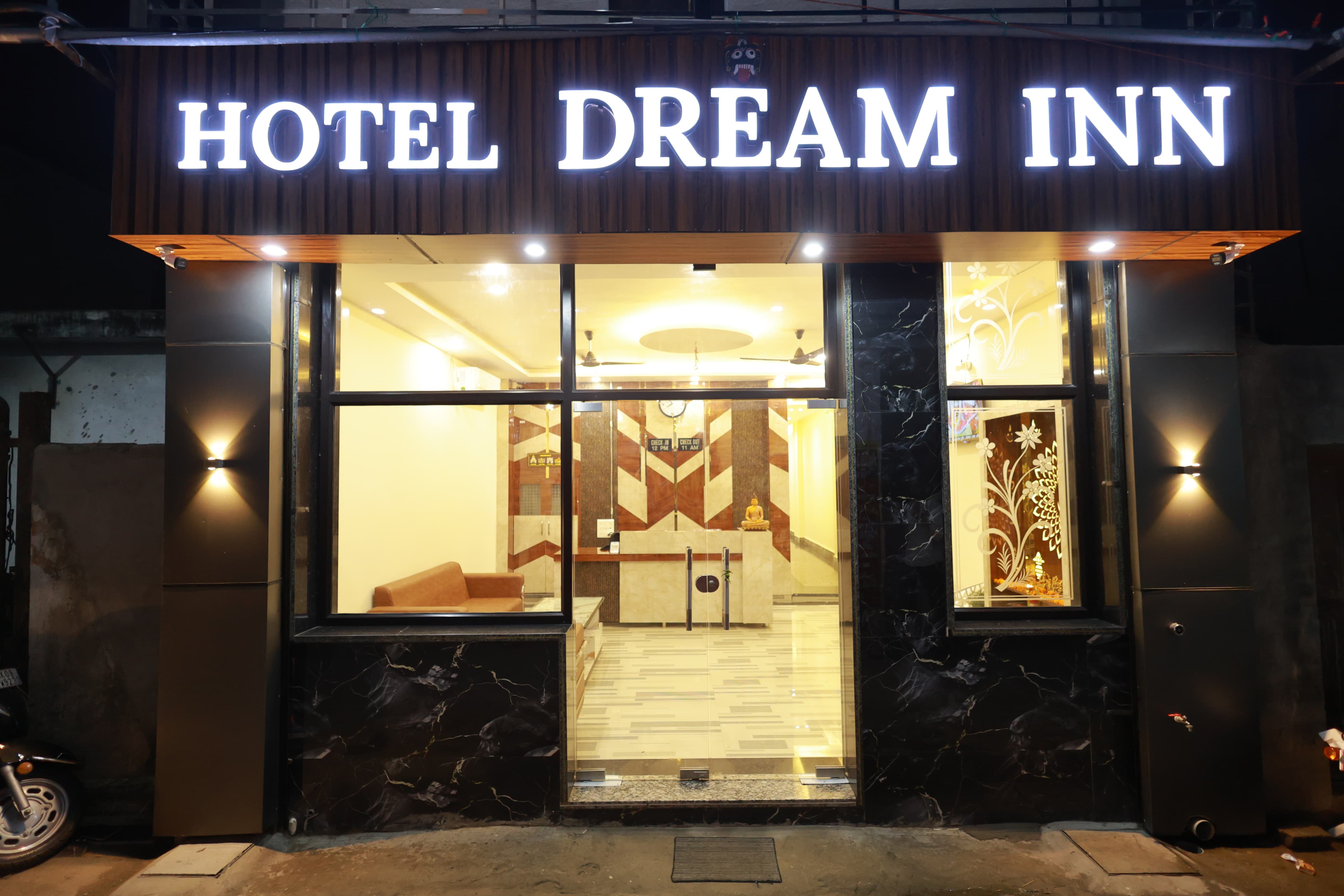 Hotel Dream Inn - Tap to explore photos