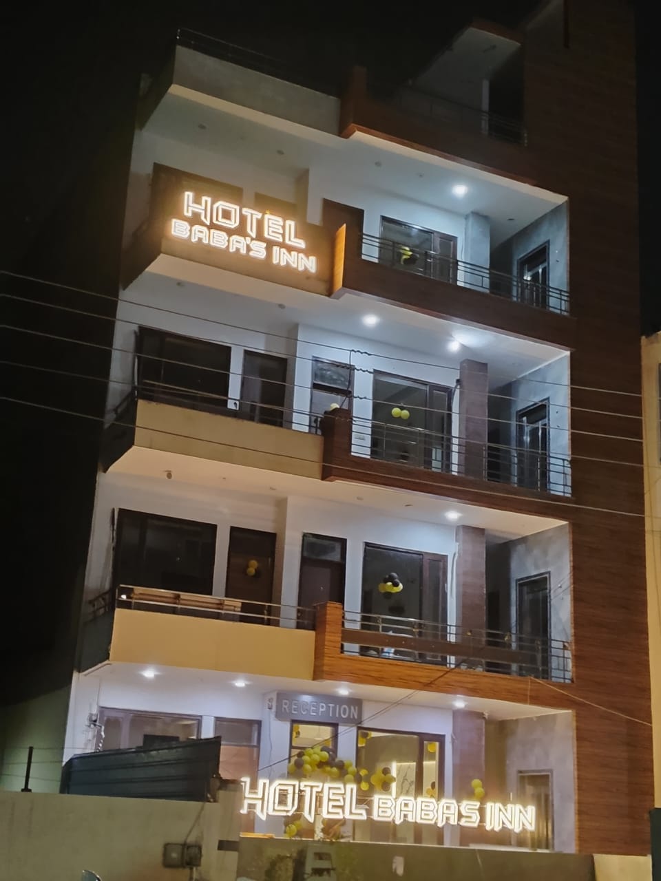 Hotel Baba's Inn - Near Medanta Hospital - Tap to explore photos