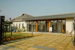 Leela Gardens Luxe Pool Weddings Parties, Bangalore