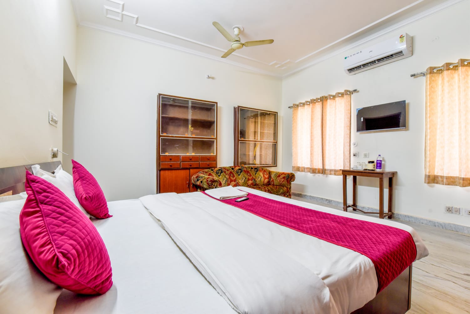 hotel ekta haveli - Tap to explore photos