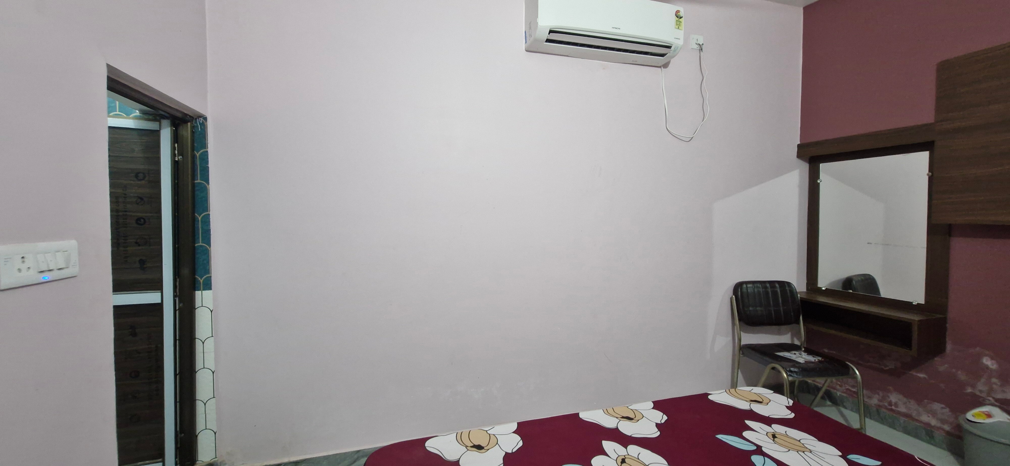 H K Paying Guest House - Tap to explore photos