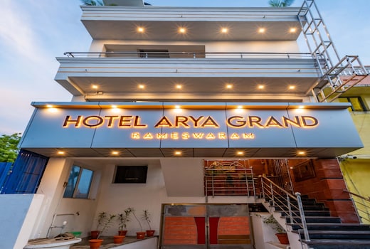 Hotel Arya Grand
