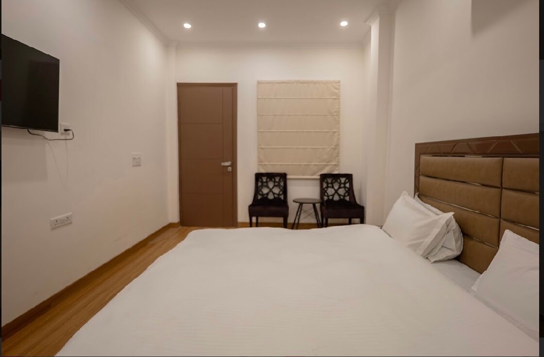 Lux  Room in sector 132 noida - Tap to explore photos