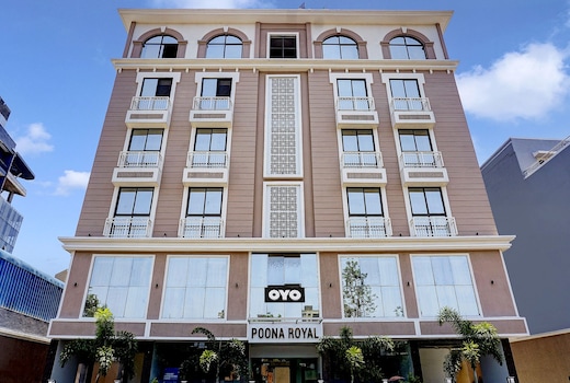 Super Townhouse Poona Royal
