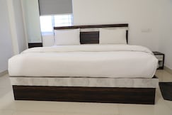 HOTEL ATHIDHI ROOMS   SUITES, Kalwakurthy