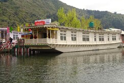 HB Shiraz, Srinagar