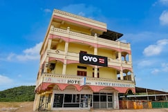 SPOT ON Jhansi Hotel & Family Restaurants Luxury Rooms, Hyderabad