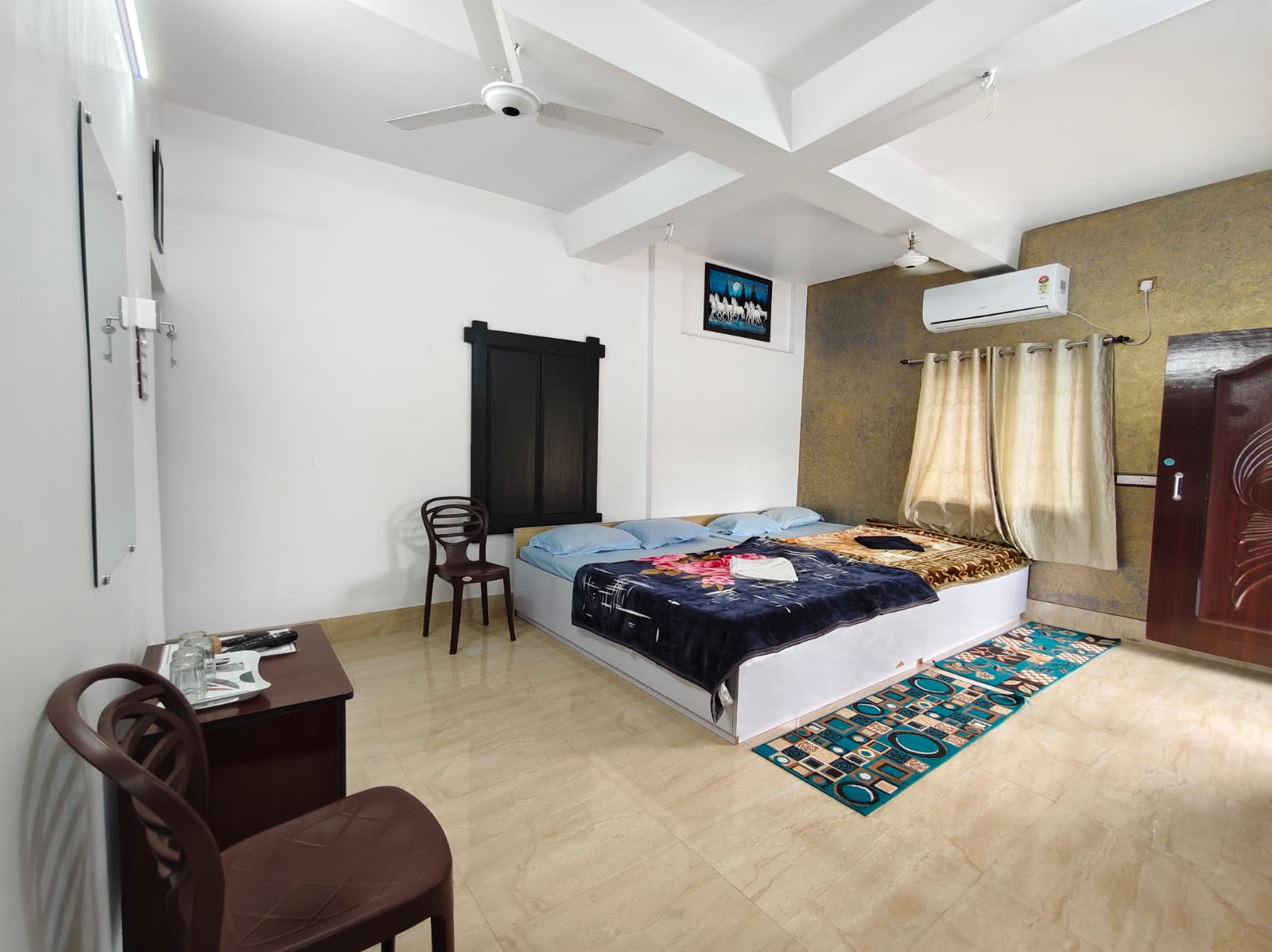 Basuri Guest House - Tap to explore photos