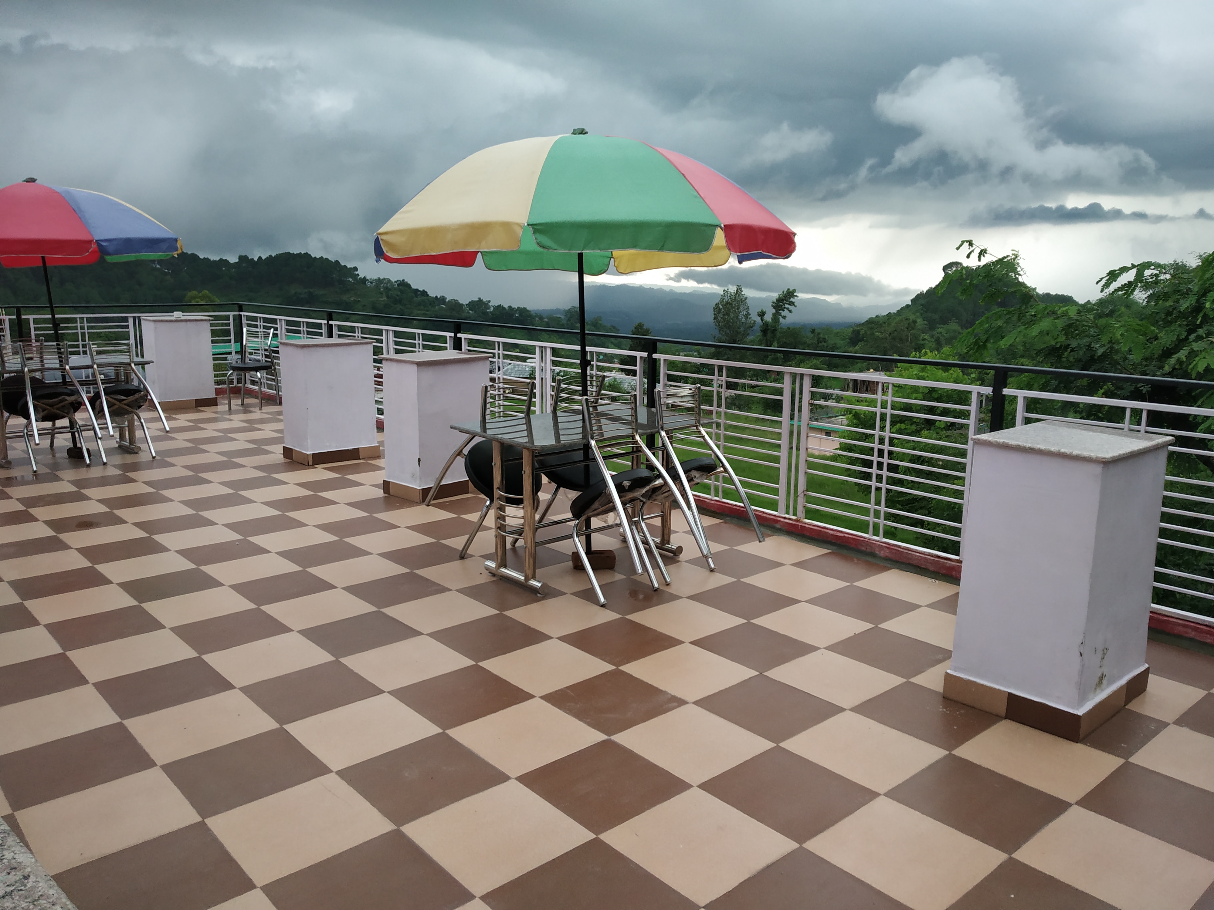 The Woodz Villa Hotel & Restaurant - Tap to explore photos