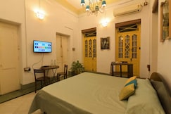 Spacious 2 Bedroom Art-Deco Apartment, Kolkata