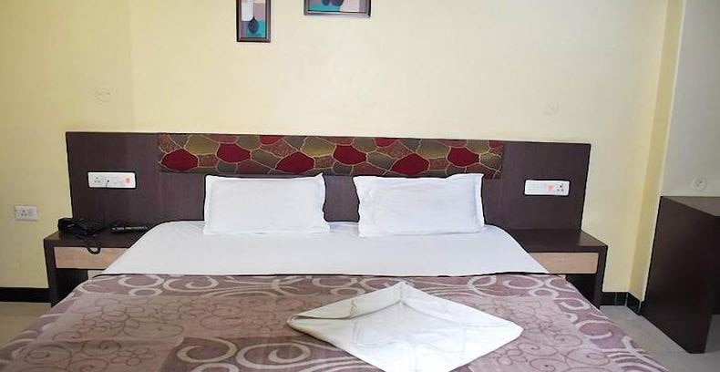 Hotel Lalit Heritage - Tap to explore photos