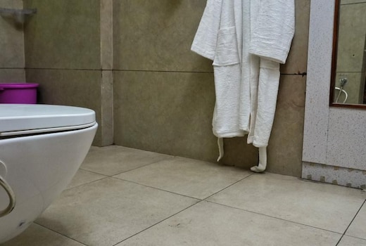 Joyous 3BHK GF By Nawab Stays