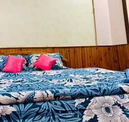 Deluxe Room Road View