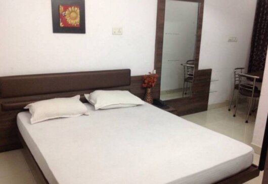 Shri Balaji Service Apartment - Tap to explore photos