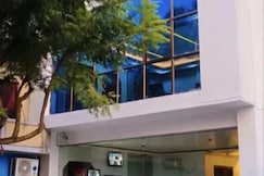 Hotel O Rama Palace Ayodhya, Ayodhya