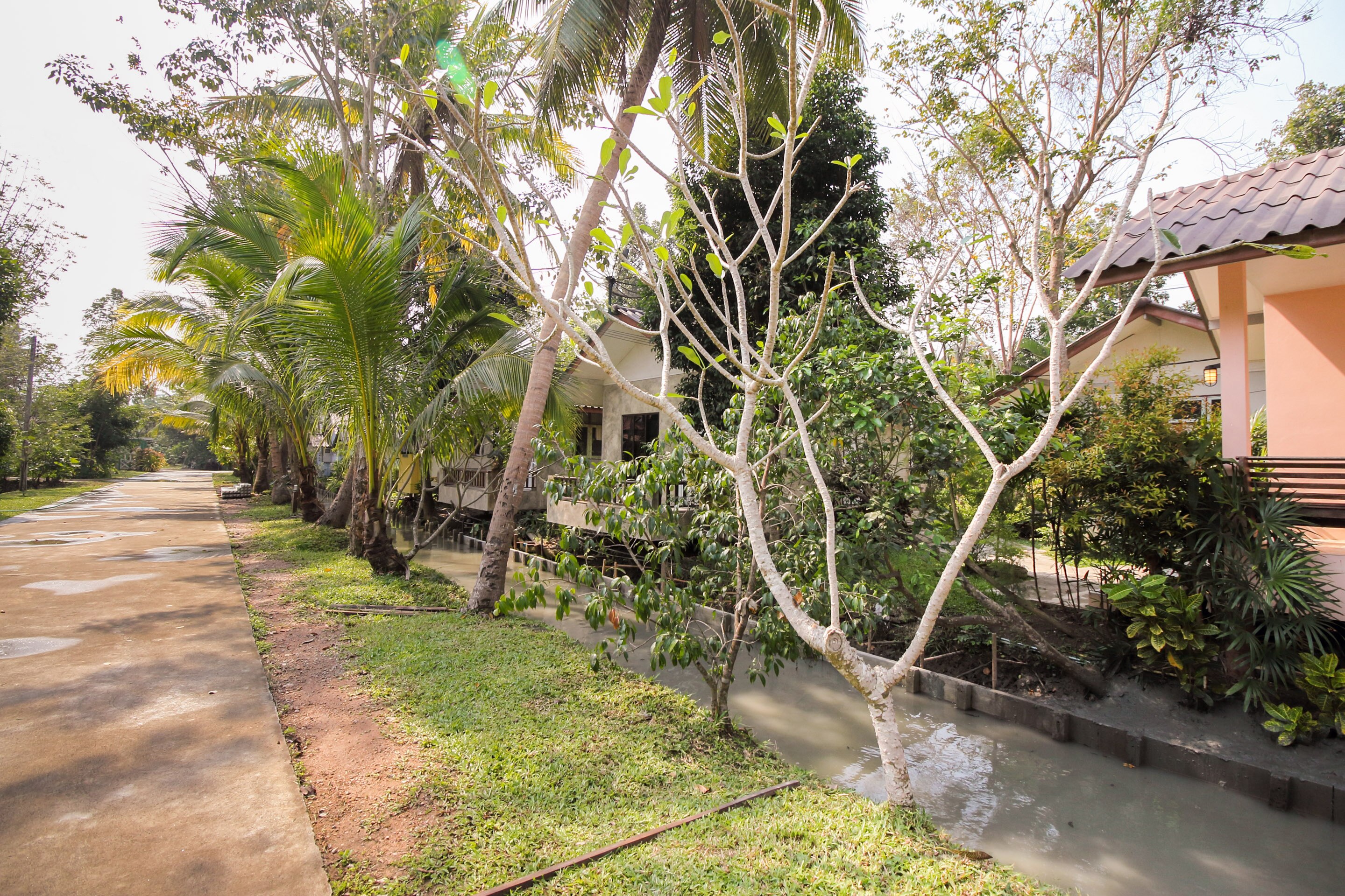 OYO 606 Baan Suansabai Pleanpanmai Resort Amphawa - Tap to explore photos