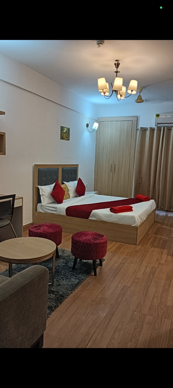 Golden Inn Noida Expressway - Tap to explore photos