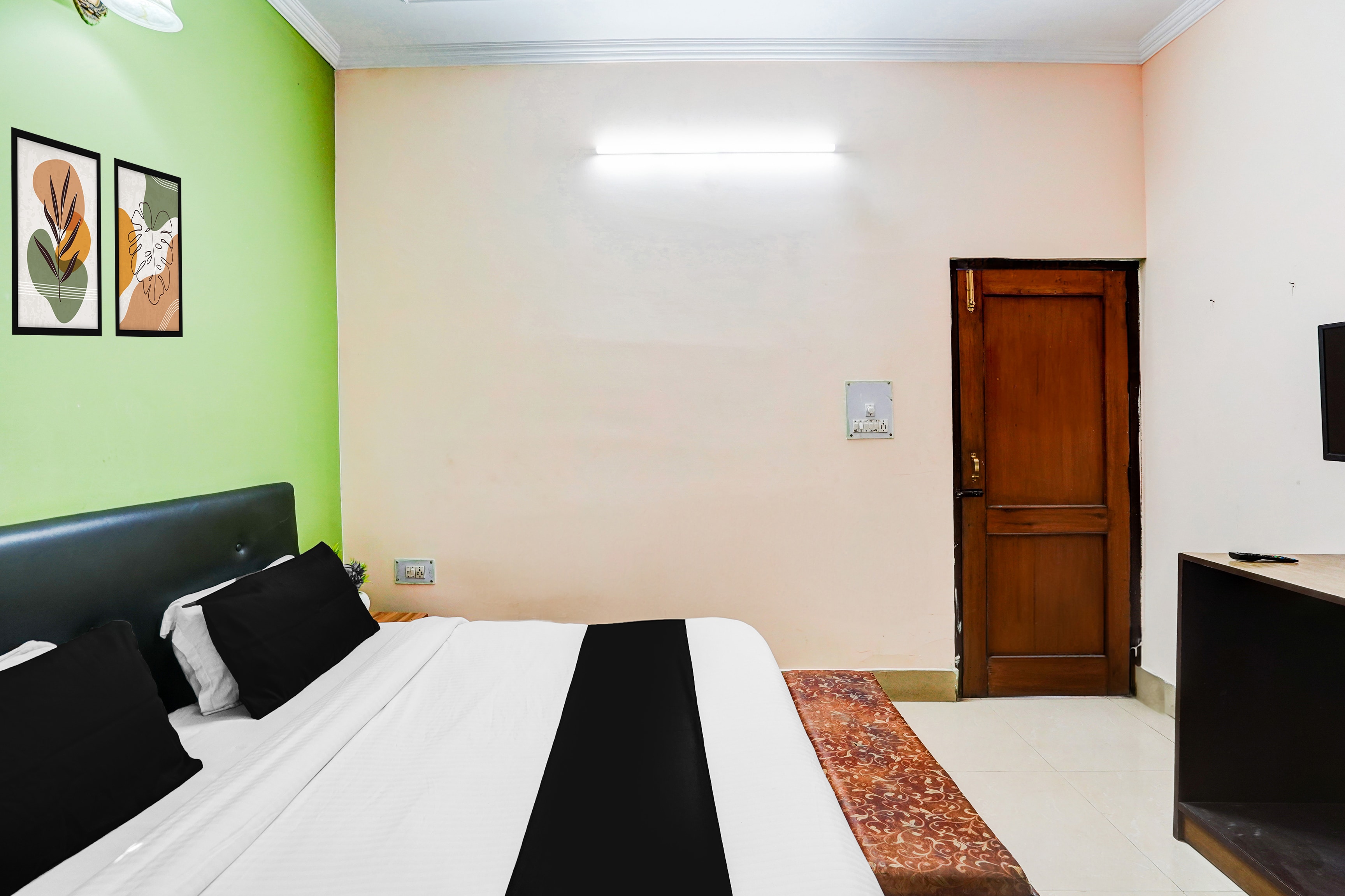 Hotel O Tyagi Road Near Prince Chowk - Tap to explore photos