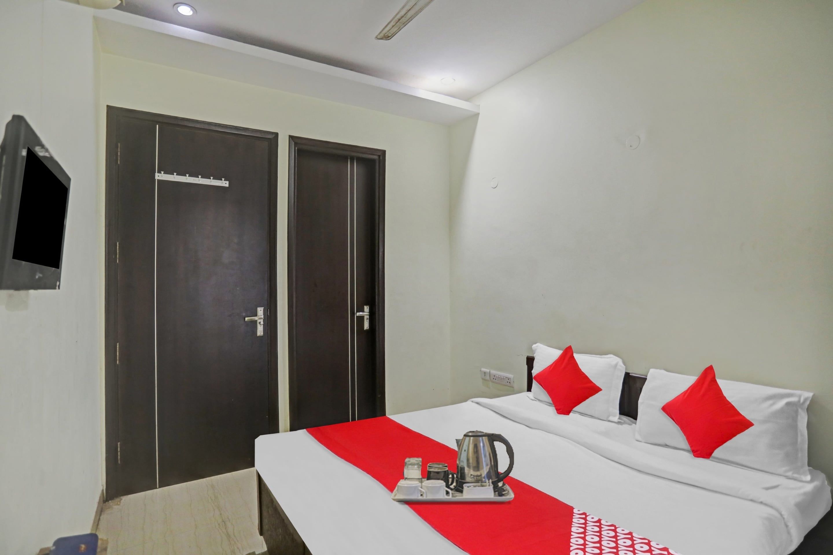 Hotel O Mahadev Guest House - Tap to explore photos