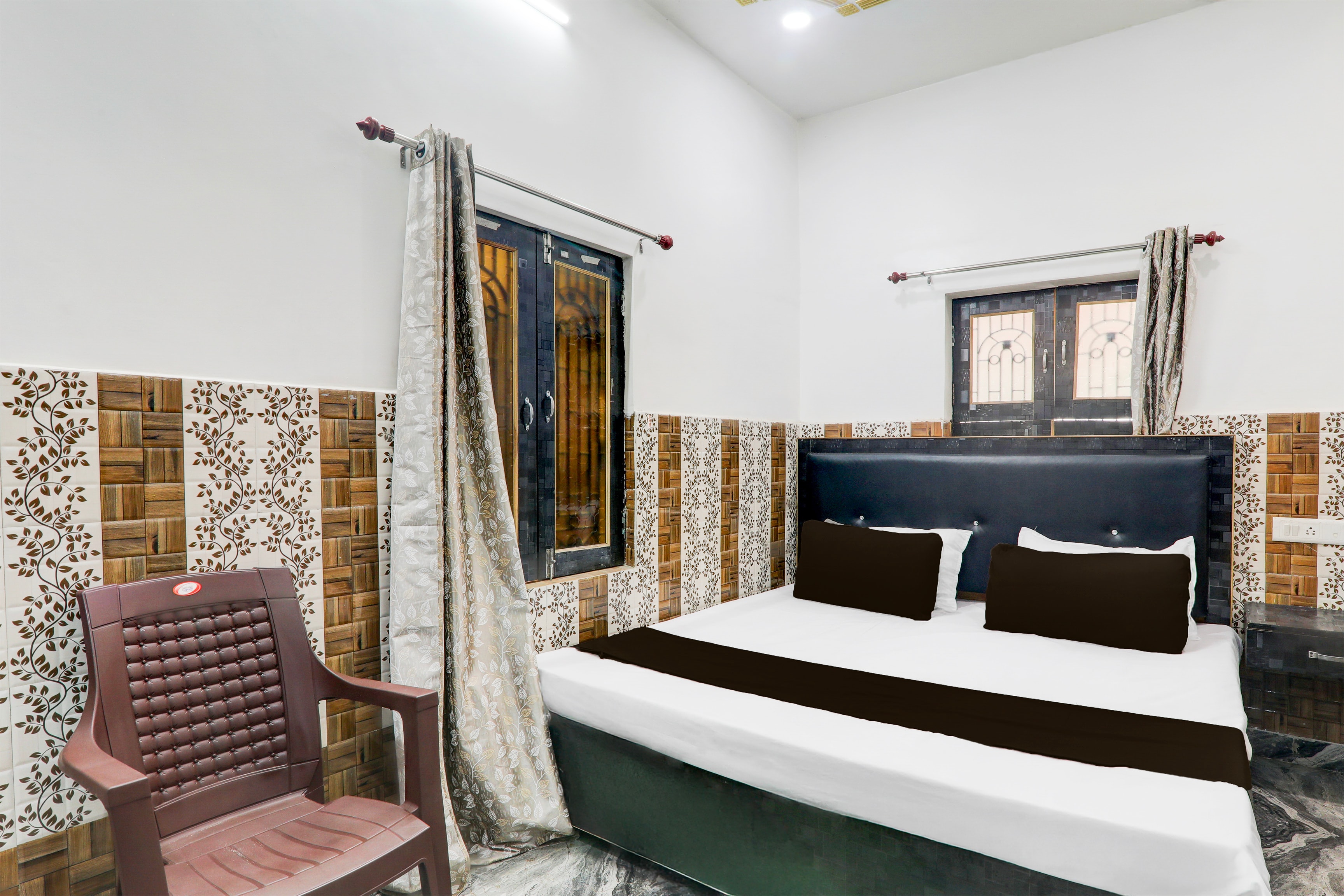 Hotel O Shree Kashi Vishwanath Home Stay - Tap to explore photos