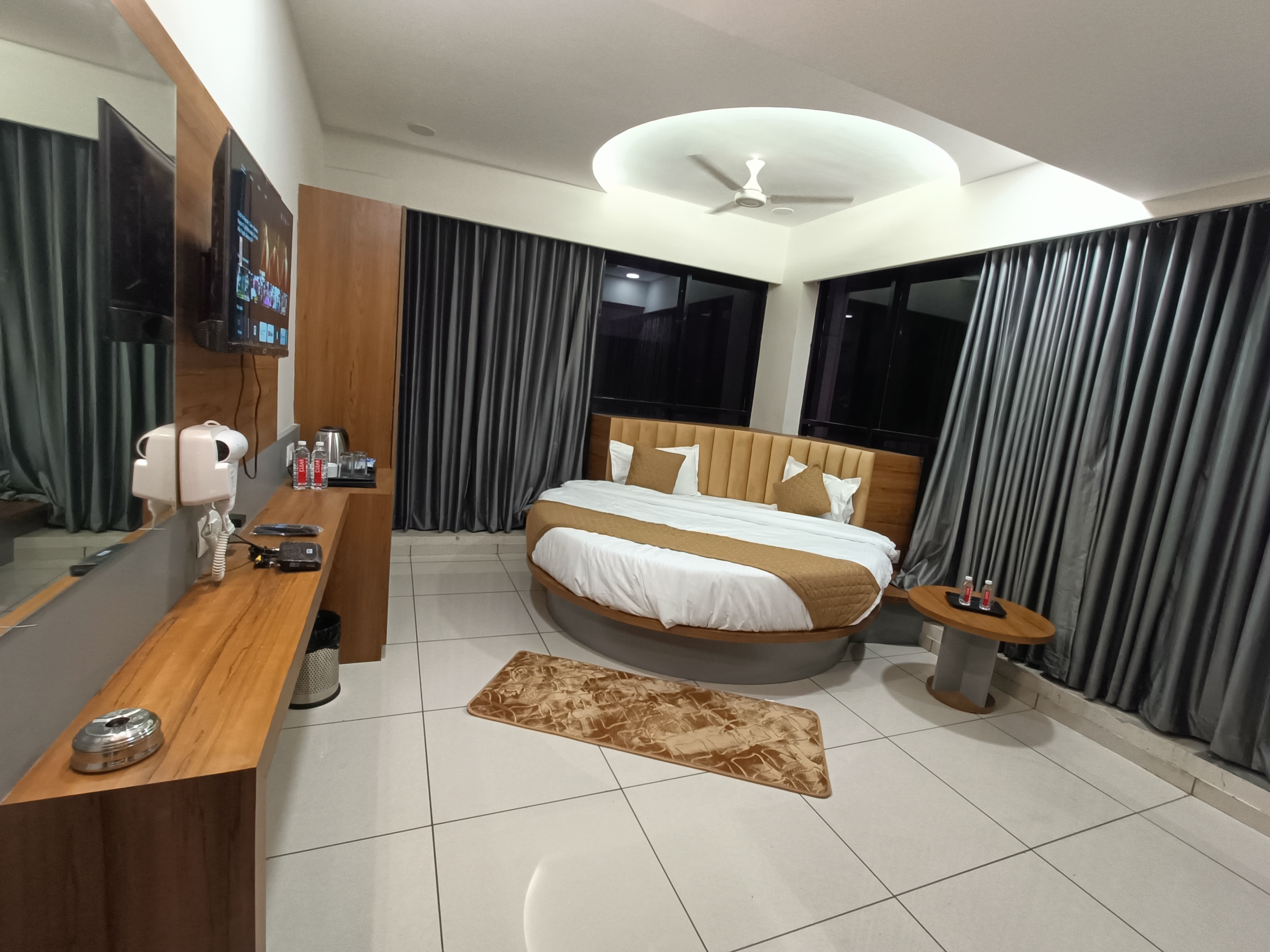 Hotel Asiana Inn - Tap to explore photos