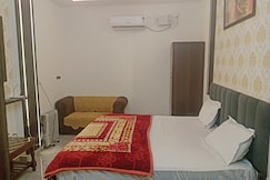Hotel New Mandpam, Auraiya